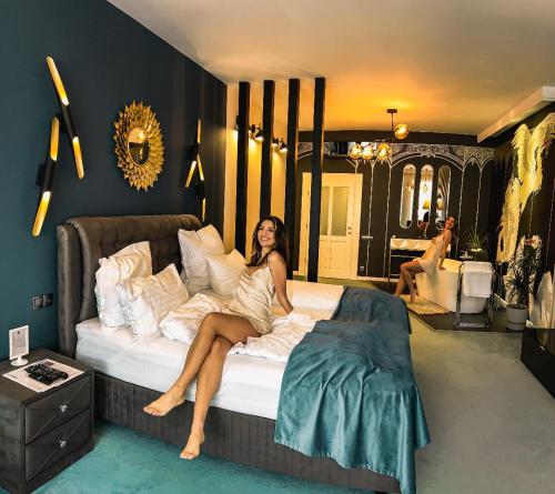 Una cama o camas en una habitación de Rabbit Hole
