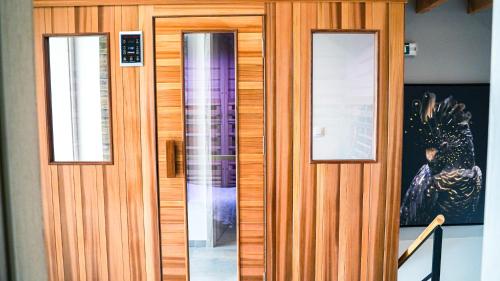 a wooden door with two windows in a room at Le Paradis d'Henri in Hannut