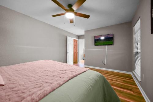 Pet-Friendly Smoky Mountain Cabin with Hot Tub, Privacy & Amazing Views photo 15