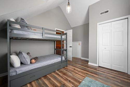 Pet-Friendly Smoky Mountain Cabin with Hot Tub, Privacy & Amazing Views photo 14