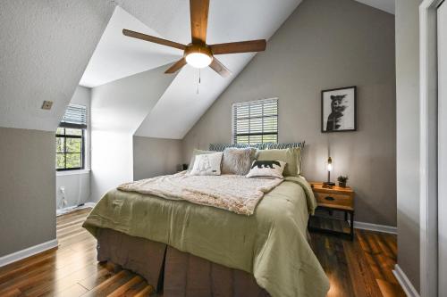Pet-Friendly Smoky Mountain Cabin with Hot Tub, Privacy & Amazing Views photo 3