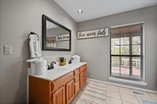 Pet-Friendly Smoky Mountain Cabin with Hot Tub, Privacy & Amazing Views photo 4