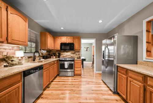 Pet-Friendly Smoky Mountain Cabin with Hot Tub, Privacy & Amazing Views photo 43
