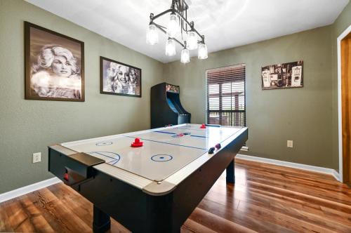 Pet-Friendly Smoky Mountain Cabin with Hot Tub, Privacy & Amazing Views photo 30