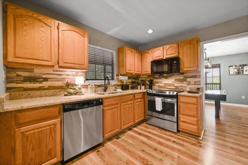 Pet-Friendly Smoky Mountain Cabin with Hot Tub, Privacy & Amazing Views photo 23