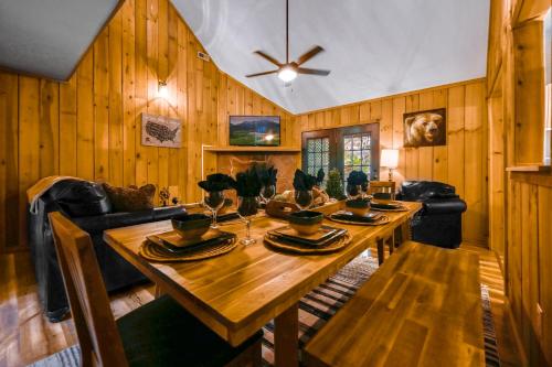 Pet-Friendly Smoky Mountain Cabin with Hot Tub, Privacy & Amazing Views photo 5