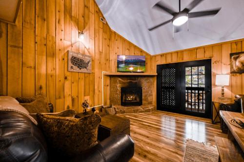 Pet-Friendly Smoky Mountain Cabin with Hot Tub, Privacy & Amazing Views photo 40