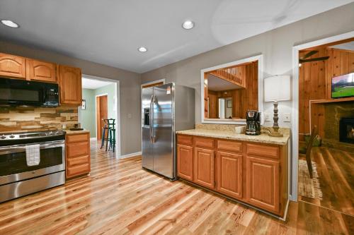 Pet-Friendly Smoky Mountain Cabin with Hot Tub, Privacy & Amazing Views photo 37