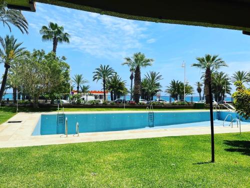 Bazén v ubytovaní PLAYA Y PISCINA Intiyan PONDOS alebo v jeho blízkosti