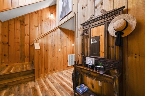Pet-Friendly Smoky Mountain Cabin with Hot Tub, Privacy & Amazing Views photo 38