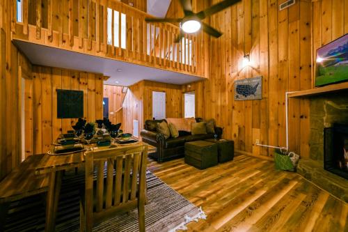 Pet-Friendly Smoky Mountain Cabin with Hot Tub, Privacy & Amazing Views photo 42