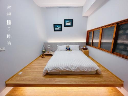 Una cama o camas en una habitación de Sweet House