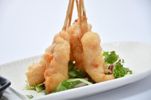 a plate of food with shrimp on a salad at HB Torrevieja in Torrevieja