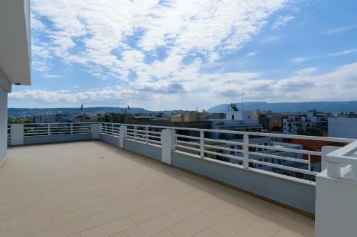 Archontiki City Hotel tesisinde bir balkon veya teras