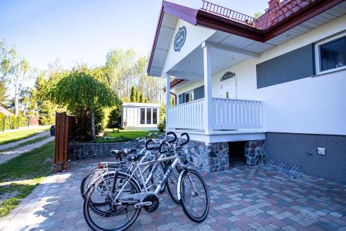 a group of bikes parked outside of a building at Wila Dom Nad Jeziorem Mazury in Sorkwity