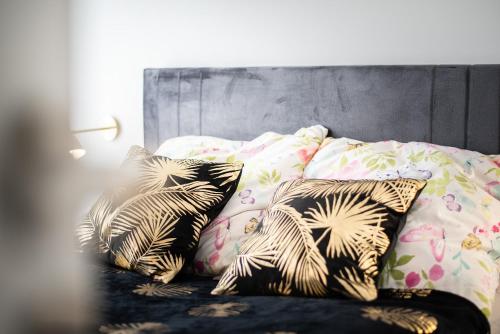 a bed with two pillows on top of it at Apartament Ogrodowy Władysławowo in Władysławowo