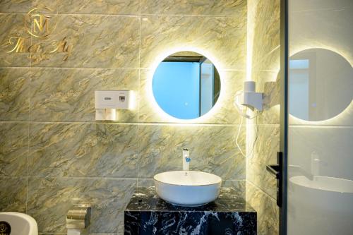 Bathroom sa Khách Sạn Thiên Mỹ