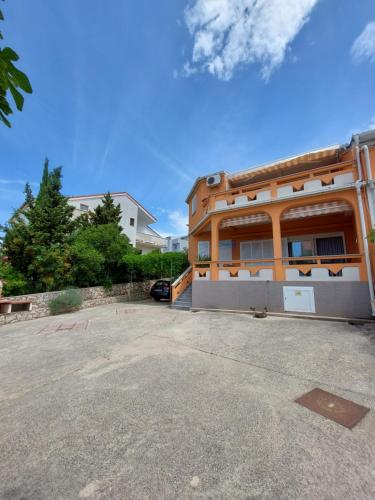 Anna's lovely apartment