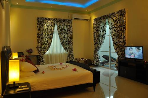Televisyen dan/atau pusat hiburan di Charming Holiday Lodge