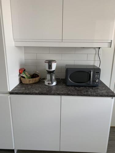 a microwave sitting on top of a counter in a kitchen at Lilla Hotellet i Nybro in Nybro