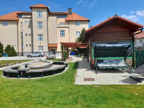 Zahrada ubytování Apartments and Rooms kod Eli