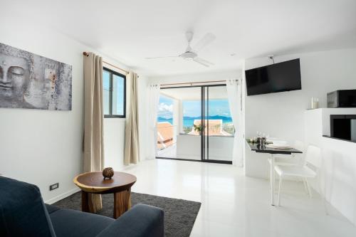 TV/trung tâm giải trí tại Leelawadee Apartment