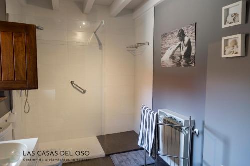 Ένα μπάνιο στο El Torreón - Las Casas del Oso