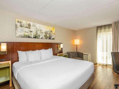 a large white bed in a hotel room at Comfort Inn West in Ottawa