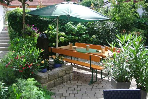 Κήπος έξω από το Hotel-Restaurant Goldenes Lamm