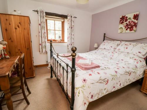 En eller flere senge i et værelse på Lavender Cottage