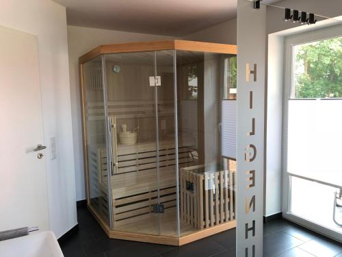 a glass cabinet in a room with a window at Ferienhaus Hilgenhuus in Hilgenriedersiel