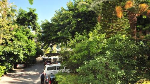 En have udenfor Merhaba Hotel