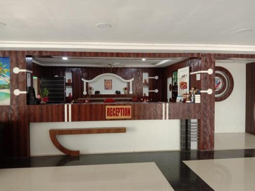 De lobby of receptie bij Hotel Geetanjali Buddha Resort By WB Inn