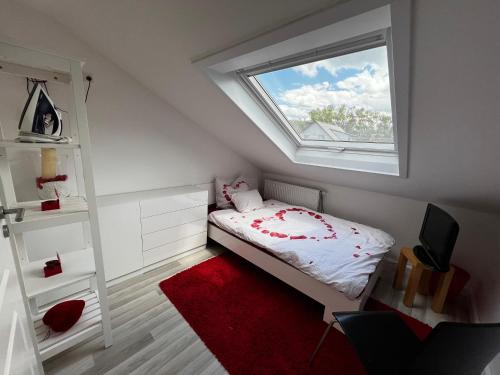 Een bed of bedden in een kamer bij Ferienwohnung Schlüter Nußloch