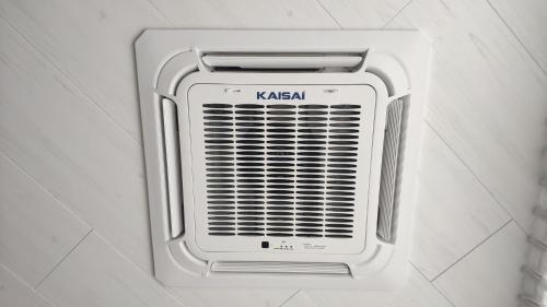 a white radiator on a wall in a room at Mones Monteur- und Ferienwohnung in Klötze