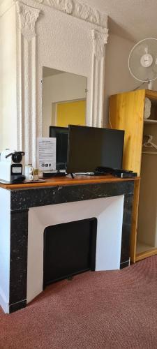 a desk with a computer on top of it at La Fontaine - Chambres d'Hôtes in Olette