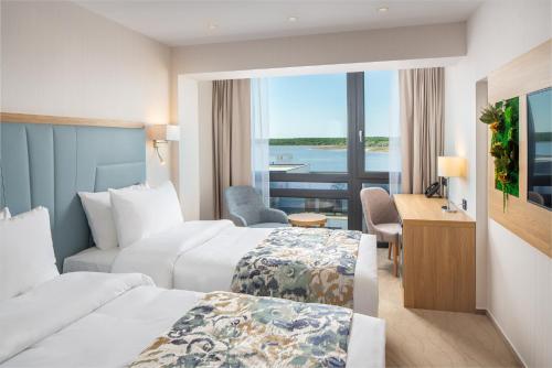 Alma Health & Spa Retreat — Lake view