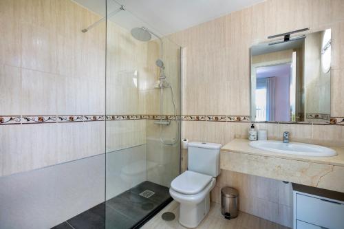 Lovely 2 bedroom Locrimar V walk to beach RDR260