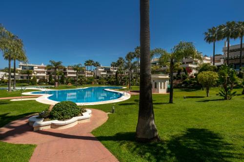Lovely 2 bedroom Locrimar V walk to beach RDR260