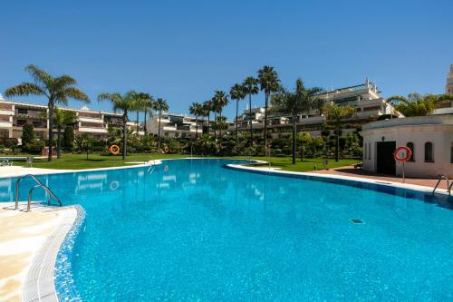 Lovely 2 bedroom Locrimar V walk to beach RDR260