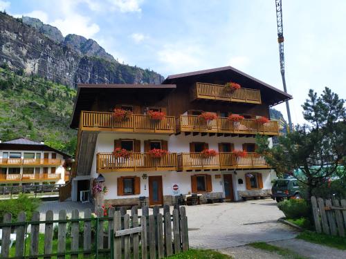 Imagen de la galería de Residence Marmolada, en Rocca Pietore