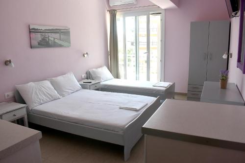 Giorgos-Fenia Apartments