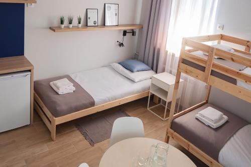 Una cama o camas en una habitación de Apart Hostel S8