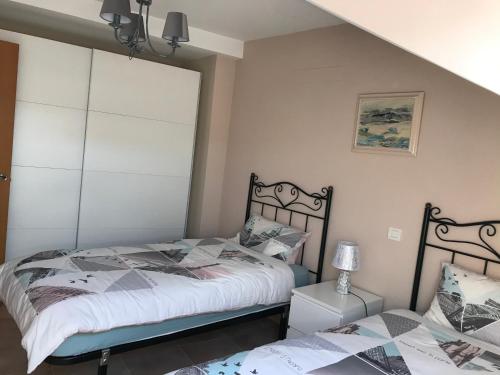 a bedroom with two beds in a room at YOLANDA Y EDU 2º in Medina del Campo