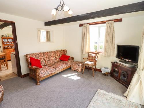 a living room with a couch and a tv at The Vinery in Gloucester