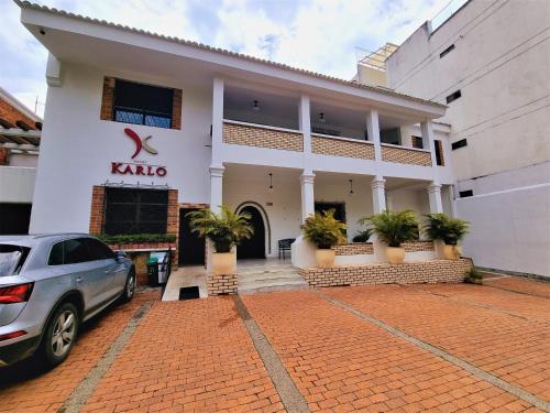 a car parked in front of a kalo building at Hotel Karlo in Cali