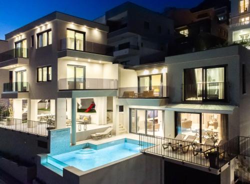 Luxury villa with pool and jacuzzi