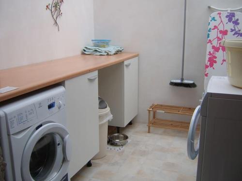 a laundry room with a washing machine and a counter at Mountain Walks Straight From The Doorstep in Blaenau-Ffestiniog