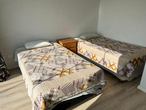 Postel nebo postele na pokoji v ubytování ACÉRCATE Aparts & Parking - BREÑA