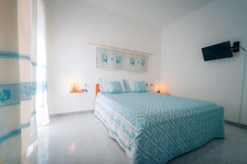 A bed or beds in a room at Dimora Pintau in residence con piscina privata